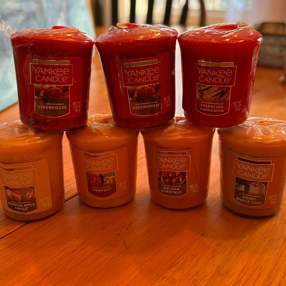 7 mini fall scented Yankee Candles